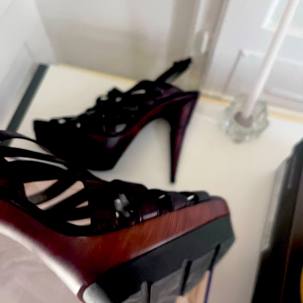 Stuart Weitzman size 9. Black. Great heel.